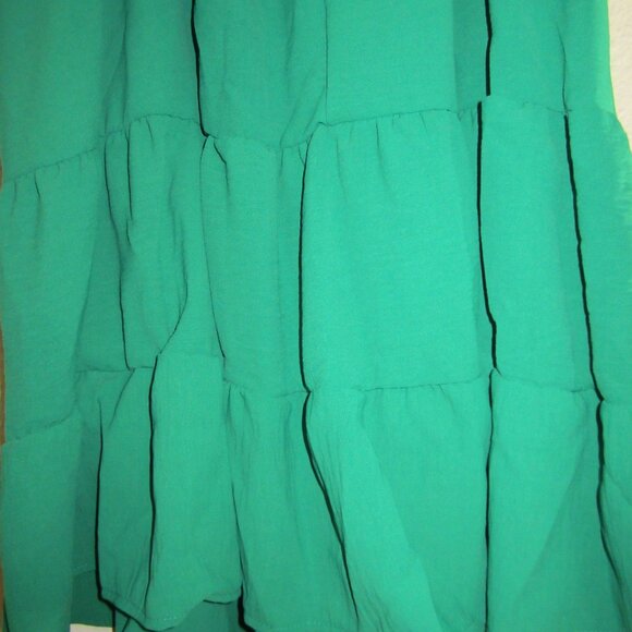 Shamrock Green Sweetheart Neckline Tiered Crinkle Dress by Haptics Size Small - Picture 7 of 8